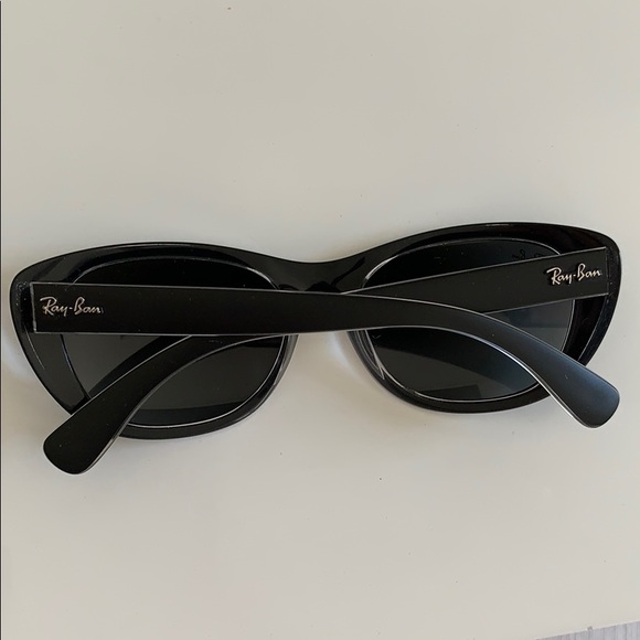 Black ray ban sunglasses with case and cloth - Picture 5 of 10